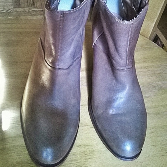 Like New Aldo Genuine Leather Booties - Picture 3 of 8